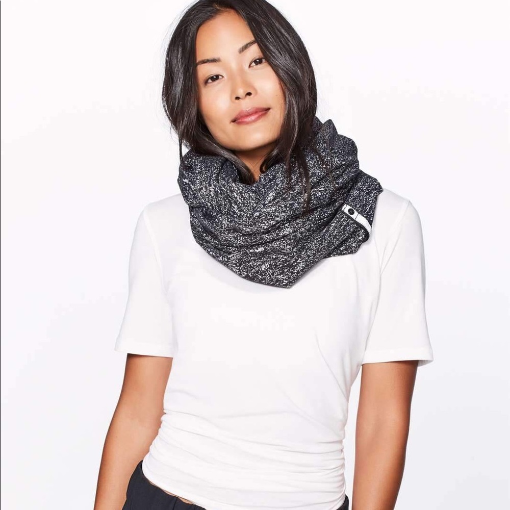 Lululemon vinyassa scarf
